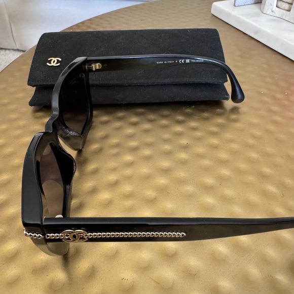 CHANEL 5509-A Sunglasses. Like New. With Case - Picture 2 of 5